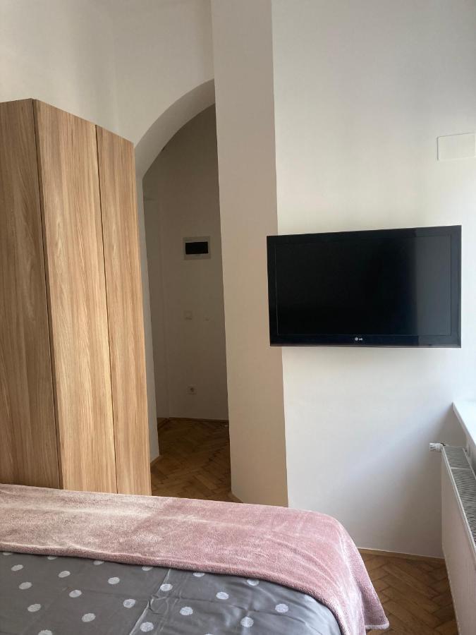 Tiny Twix Room In The City Centre Liubliana Exterior foto